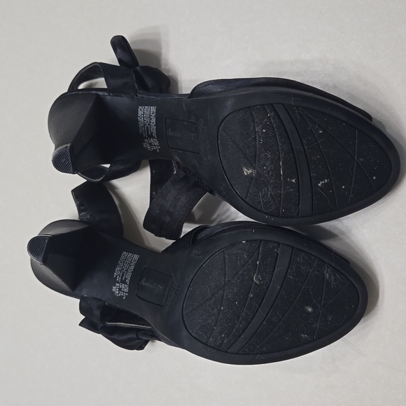 American Eagle sz 9 black satin heels - Picture 6 of 7
